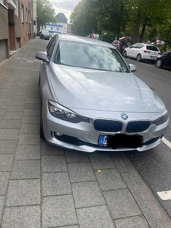 Grau Gebraucht 2015 BMW 316 Limousine | 12.500 € (Fairer Preis) - Bild 1/4
