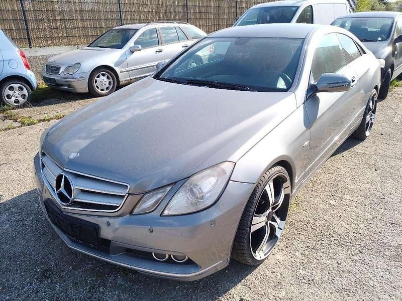 Gebraucht Mercedes E250 204 PS (150 kW) 2009 Palladiumsilber  metalliclack Coupé