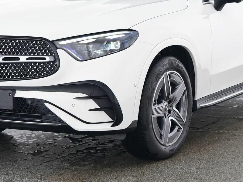 Gebraucht Mercedes GLC300 AMG 269 PS (197 kW) 2024 Unilack polarweiß SUV