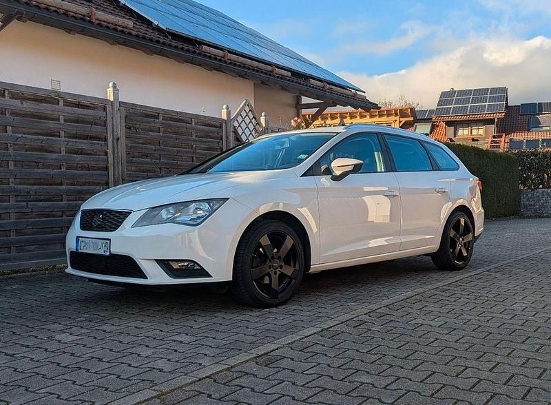 Weiß Gebraucht 2014 Seat Leon ST Style Kombi | 6.700 € (Guter Preis) - Bild 1/4