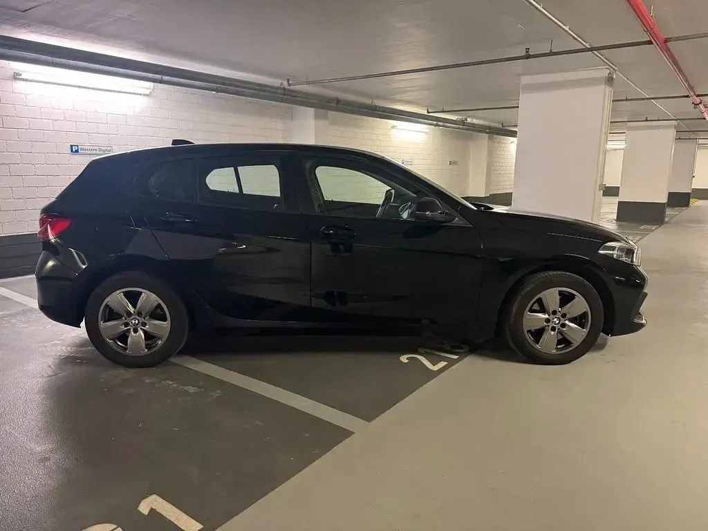 Gebraucht BMW 118 Advantage 136 PS (100 kW) 2021 Schwarz Limousine