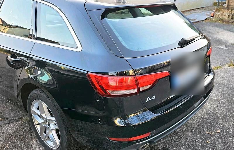 Gebraucht Audi A4 Comfort 150 PS (110 kW) 2018 Schwarz Kombi