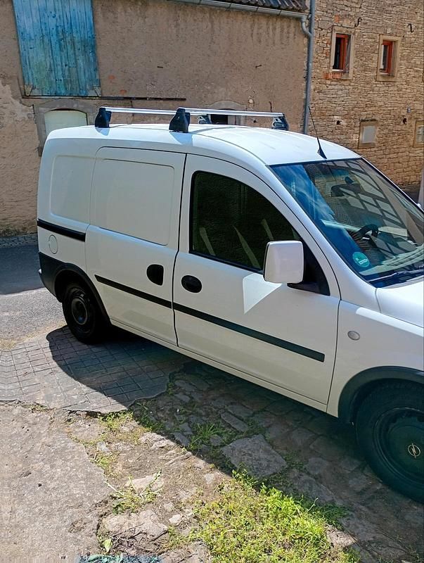 Używany Opel Combo 55 KM (40 kW) 2010 Biały Minivan
