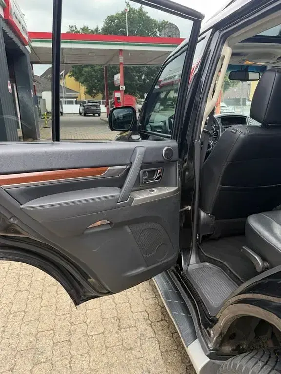 Gebraucht Mitsubishi Pajero Edition 200 PS (147 kW) 2013 Schwarz SUV