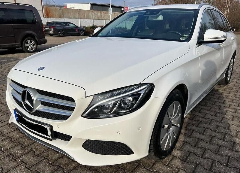Gebraucht Mercedes C220 Avantgarde 170 PS (125 kW) 2015 Weiß Limousine