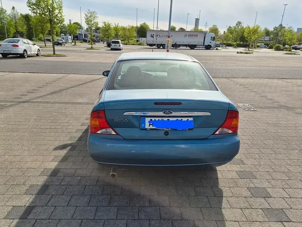 Gebraucht Ford Focus Ghia 131 PS (96 kW) 2000 Blau Limousine