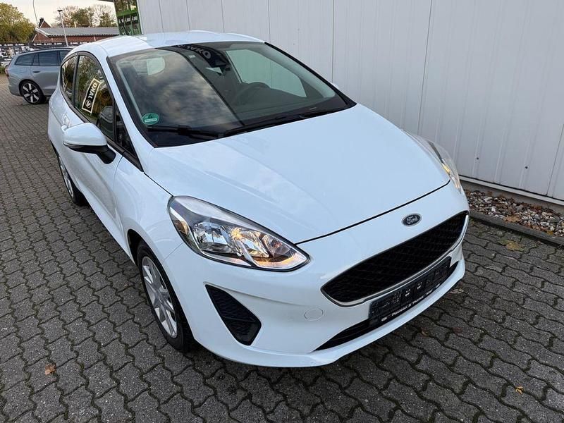 Weiß Gebraucht 2018 Ford Fiesta Trend Kleinwagen | 3.799 € - Bild 1/4