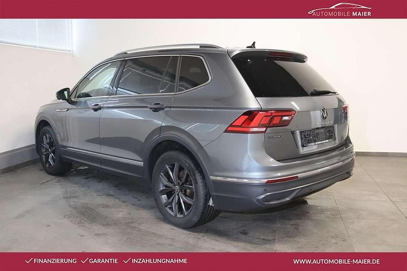 Gebraucht VW Tiguan Allspace 200 PS (147 kW) 2023 Platinum grey metallic SUV