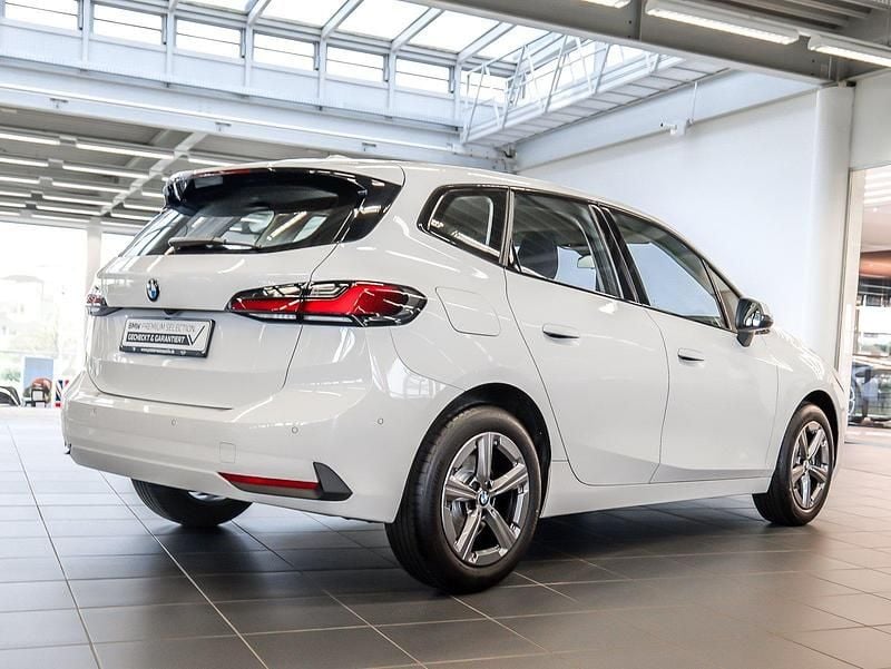 Gebraucht BMW 220 163 PS (119 kW) 2025 Weiß Van / Kleinbus