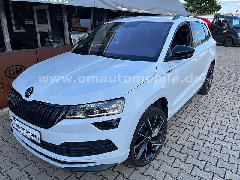 Weiß Gebraucht 2022 Skoda Karoq SportLine SUV | 17.900 € - Bild 1/4