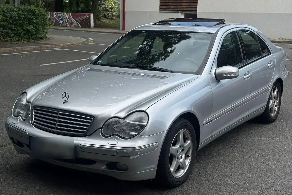Używany Mercedes C320 Elegance 218 KM (160 kW) 2000 Srebrny Sedan/Limuzyna