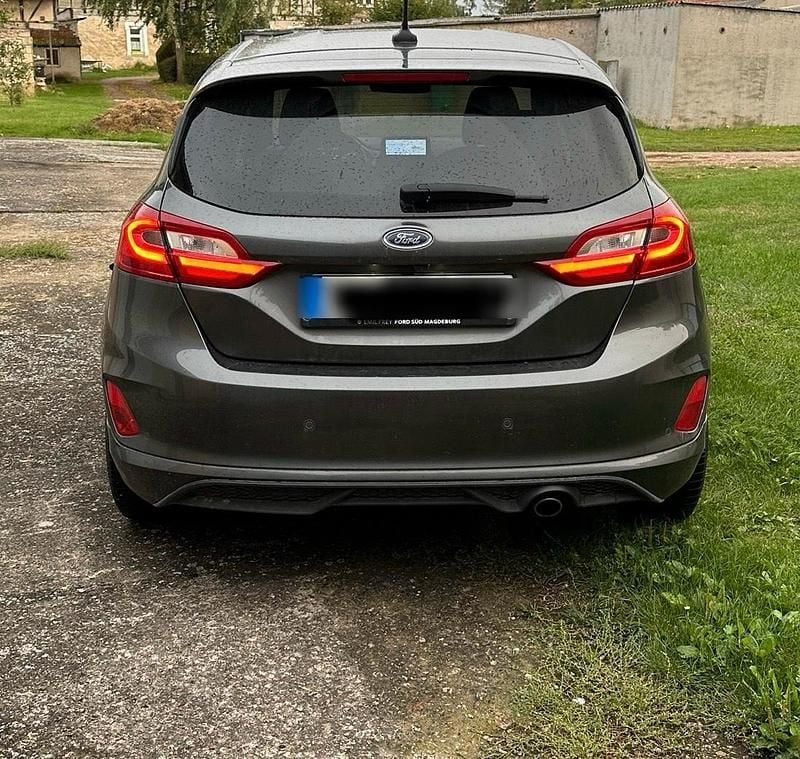 Grau Gebraucht 2020 Ford Fiesta ST Kleinwagen | 13.500 € (Fairer Preis) - Bild 1/4