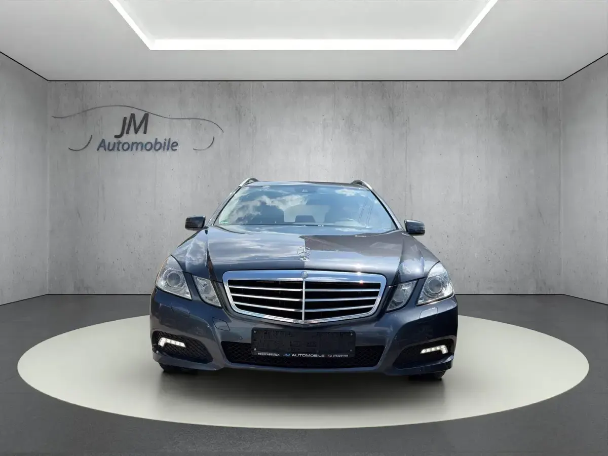 Gebraucht Mercedes E250 204 PS (150 kW) 2010 Grau Kombi