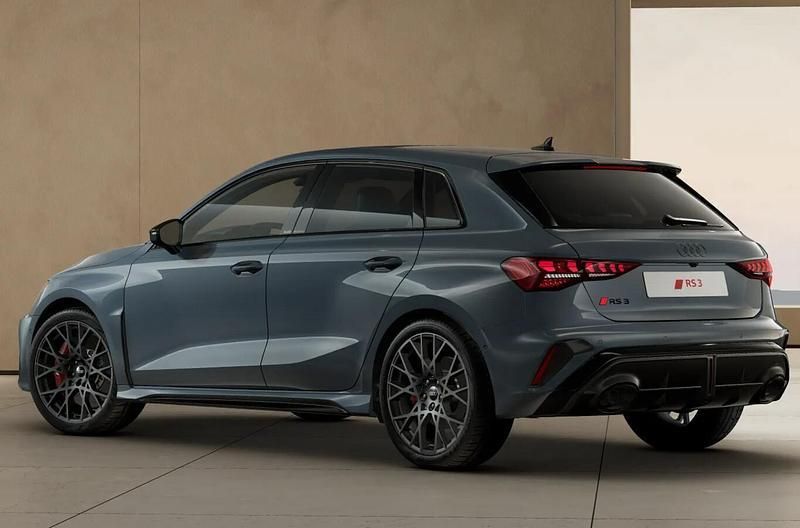 Neu Audi RS3 Advanced 400 PS (294 kW) 2025 Kemoragrau metallic Limousine