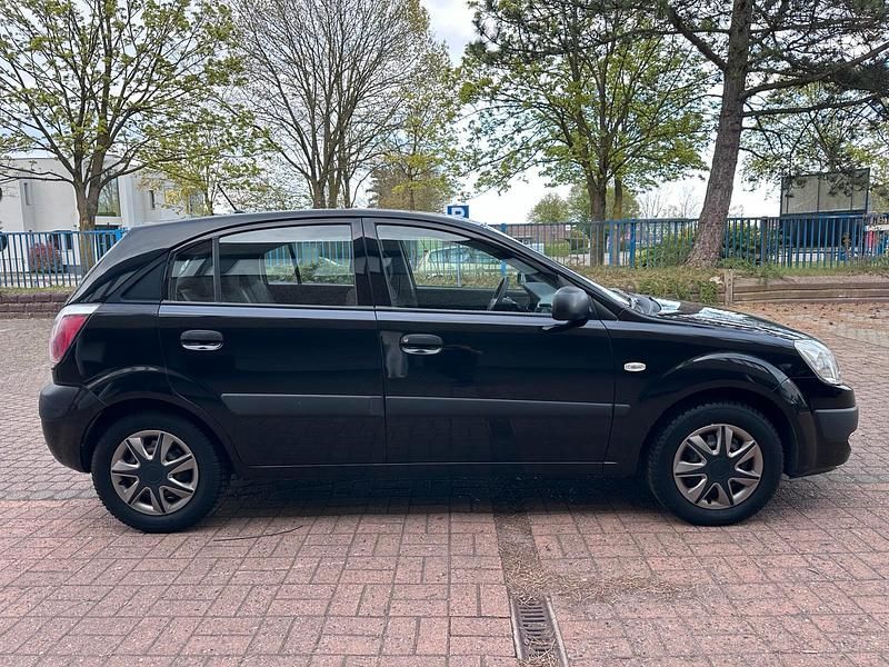 Second-hand Kia Rio 96 CP (70 kW) 2009 Negru Hatchback