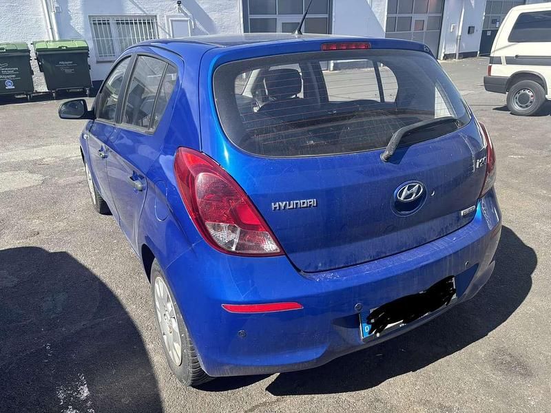 Gebraucht Hyundai i20 75 PS (55 kW) 2013 Blau Kleinwagen
