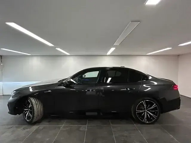 Gebraucht BMW i5 M Sport 442 kW (601 PS) 2025 Grau Limousine