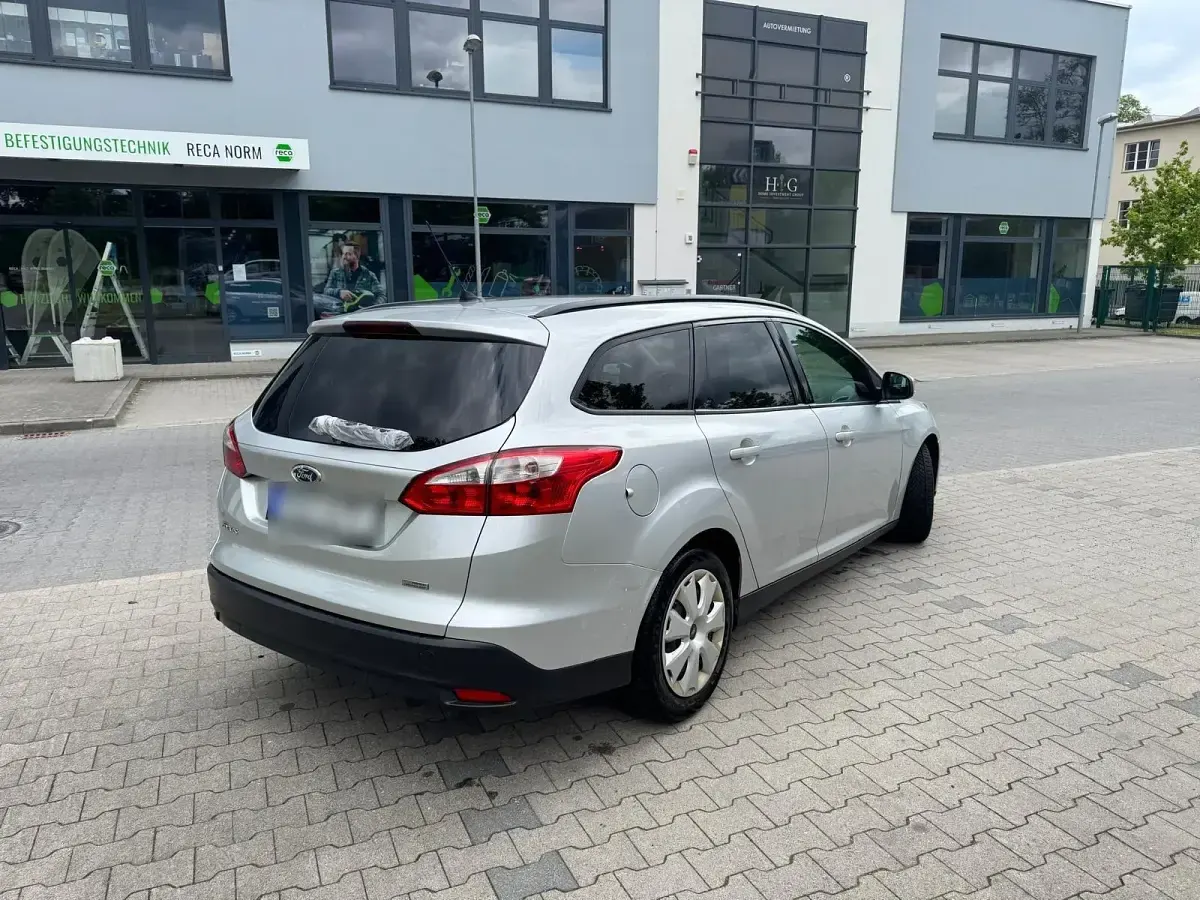 Gebraucht Ford Focus 116 PS (85 kW) 2011 Silber Kombi
