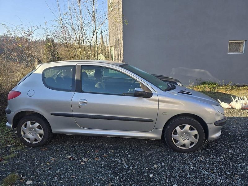Gebraucht Peugeot 206 60 PS (44 kW) 2005 Grau Kleinwagen
