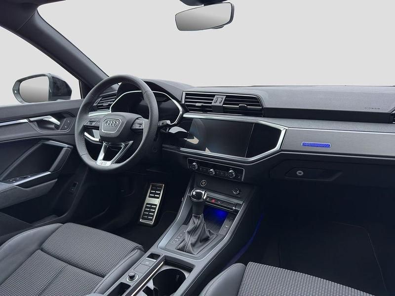 Gebraucht Audi Q3 Sportback Advanced 150 PS (110 kW) 2025 Gletscherweiß metallic (metallic) SUV