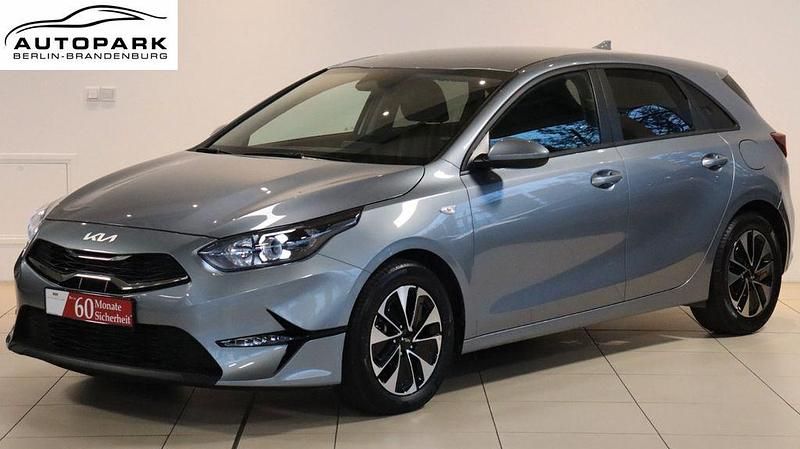 Silber Gebraucht 2024 Kia Ceed Silver Kleinwagen | 20.390 € (Superpreis) - Bild 1/4