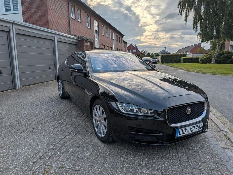 Schwarz Gebraucht 2015 Jaguar XE Pure Limousine | 12.300 € (Etwas zu teuer) - Bild 1/4