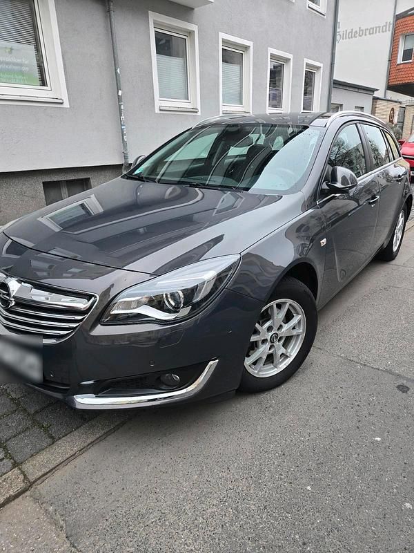 Gebraucht Opel Insignia 140 PS (102 kW) 2014 Grau Kombi