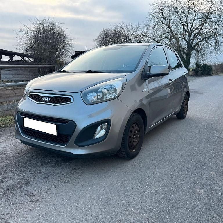 Silber Gebraucht 2014 Kia Picanto FIFA World Cup Edition Kleinwagen | 4.450 € (Guter Preis) - Bild 1/4