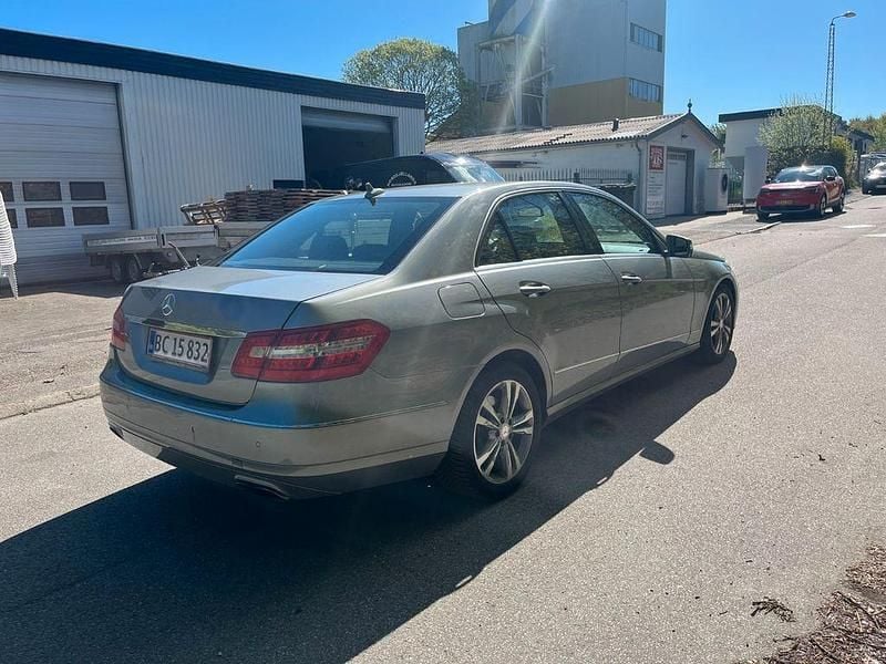Second-hand Mercedes E300 204 CP (150 kW) 2013 Argintiu Berlinǎ