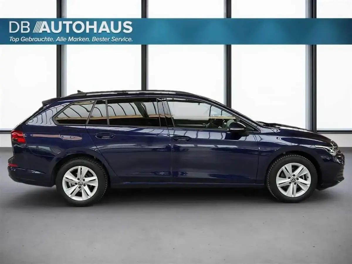 Gebraucht VW Golf VIII Life 110 PS (80 kW) 2023 Blau Kombi