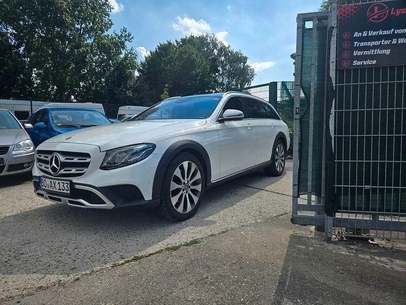 Weiß Gebraucht 2017 Mercedes E220 Kombi | 21.990 € (Superpreis) - Bild 1/4