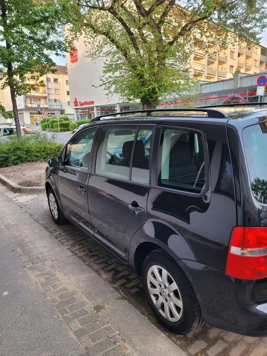 Używany VW Touran Basis 101 KM (74 kW) 2003 Czarny Minivan