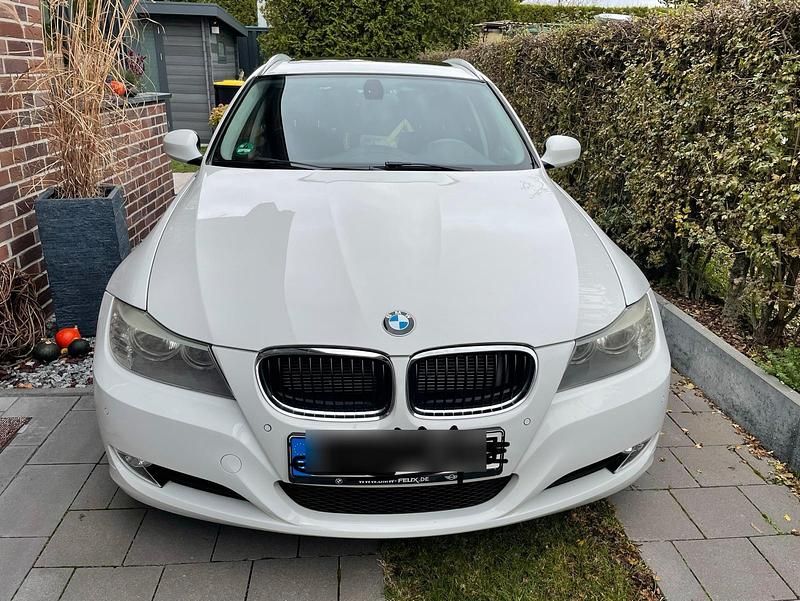 Weiß Gebraucht 2012 BMW 316 Kombi | 8.500 € (Fairer Preis) - Bild 1/4