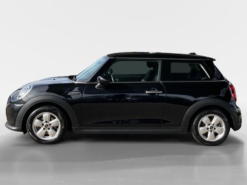Gebraucht Mini Cooper Essential 136 PS (100 kW) 2023 Midnight black metallic Kleinwagen