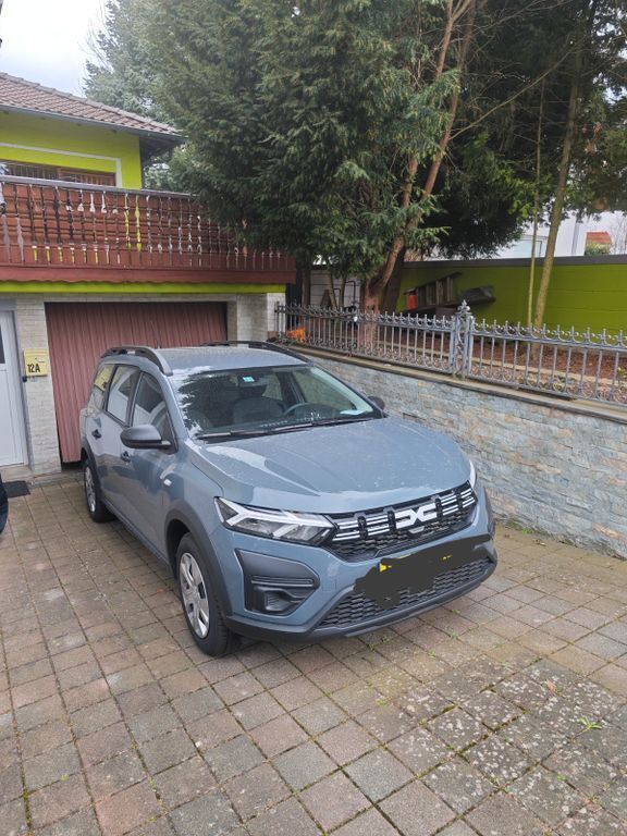 Grau Gebraucht 2025 Dacia Jogger Essentiel Kombi | 18.850 € - Bild 1/4