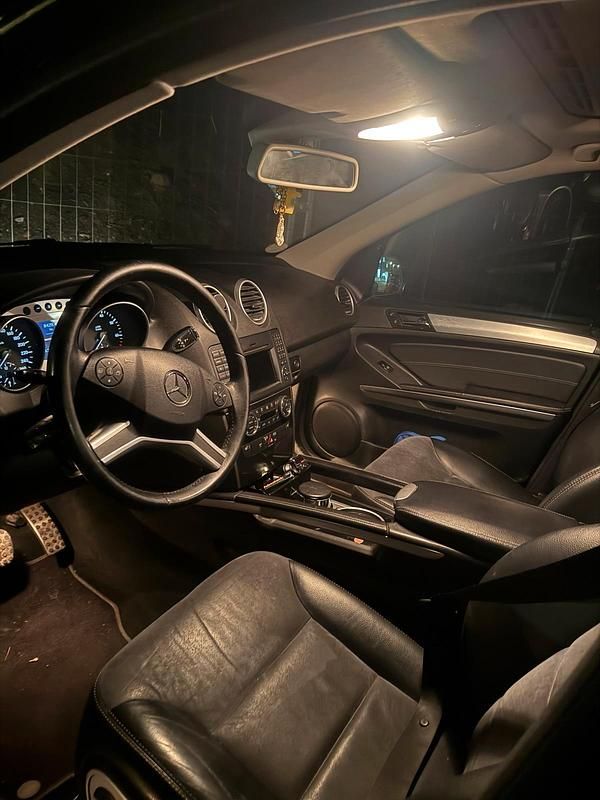 Gebraucht Mercedes ML350 272 PS (200 kW) 2009 Blau SUV