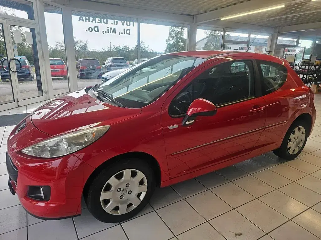 Gebraucht Peugeot 207 Tendance 73 PS (53 kW) 2011 Rot Kleinwagen