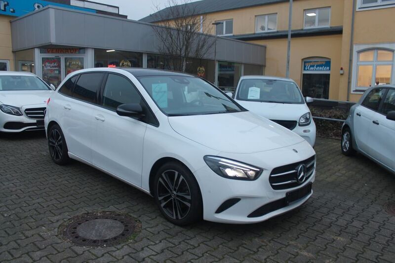 Weiß polarweiß Gebraucht 2020 Mercedes B180 Night Van / Kleinbus | 26.980 € (Etwas zu teuer) - Bild 1/4