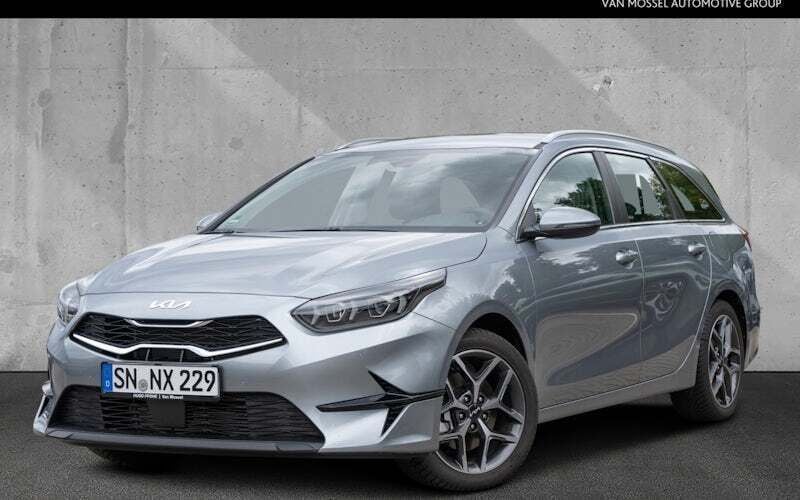 Silber Gebraucht 2025 Kia Ceed Sportswagon Spirit Kombi | 30.950 € (Fairer Preis) - Bild 1/4
