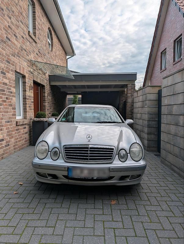 Silber Gebraucht 1999 Mercedes CLK200 Elegance Coupé | 1.750 € (Superpreis) - Bild 1/4