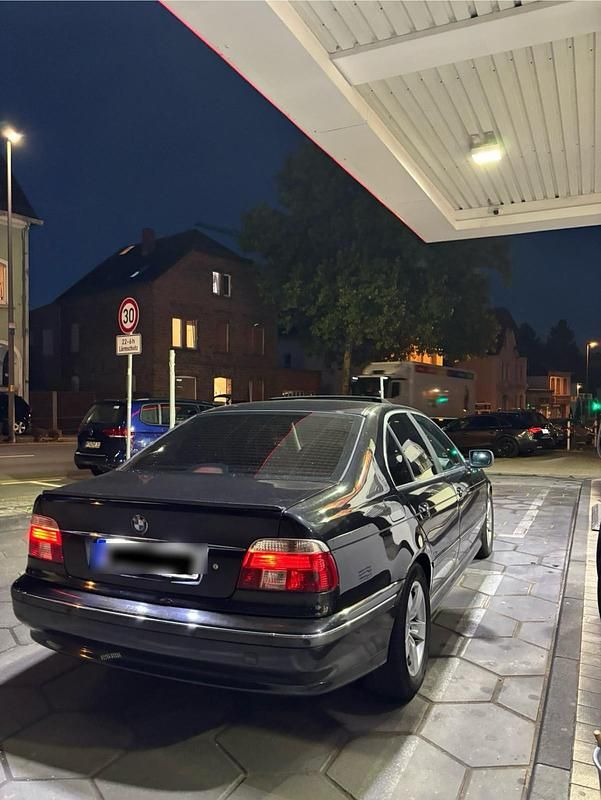 Schwarz Gebraucht 2000 BMW 535 Limousine | 6.300 € - Bild 1/4