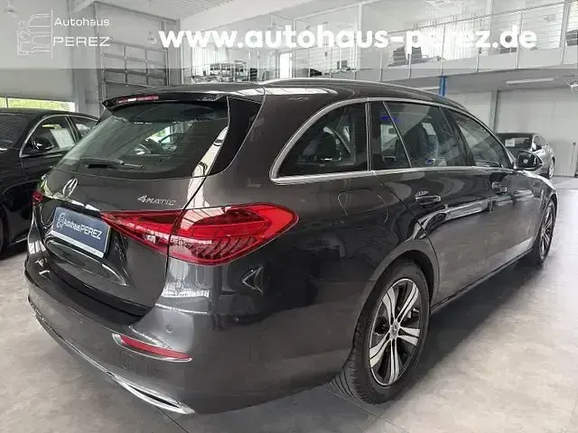 Gebraucht Mercedes C300 Avantgarde 258 PS (189 kW) 2024 Grau Kombi
