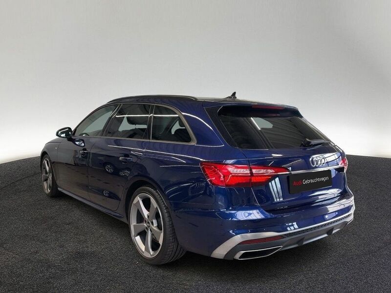 Gebraucht Audi A4 Ambiente 204 PS (150 kW) 2022 Navarrablau metallic Kombi