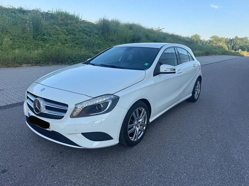 Weiß Gebraucht 2014 Mercedes A200 Urban Limousine | 8.950 € (Superpreis) - Bild 1/4