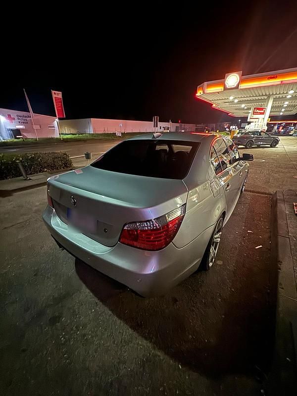 Gebraucht BMW 520 170 PS (125 kW) 2006 Silber Limousine