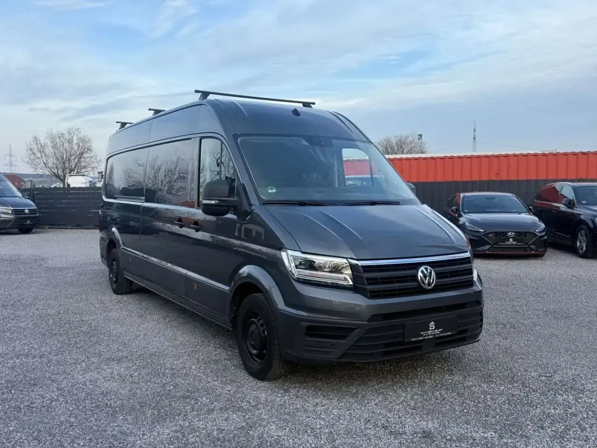 Gebraucht VW Crafter 177 PS (130 kW) 2023 Grau Van