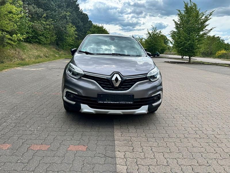 Używany Renault Captur Collection 131 KM (96 kW) 2019 Szary SUV