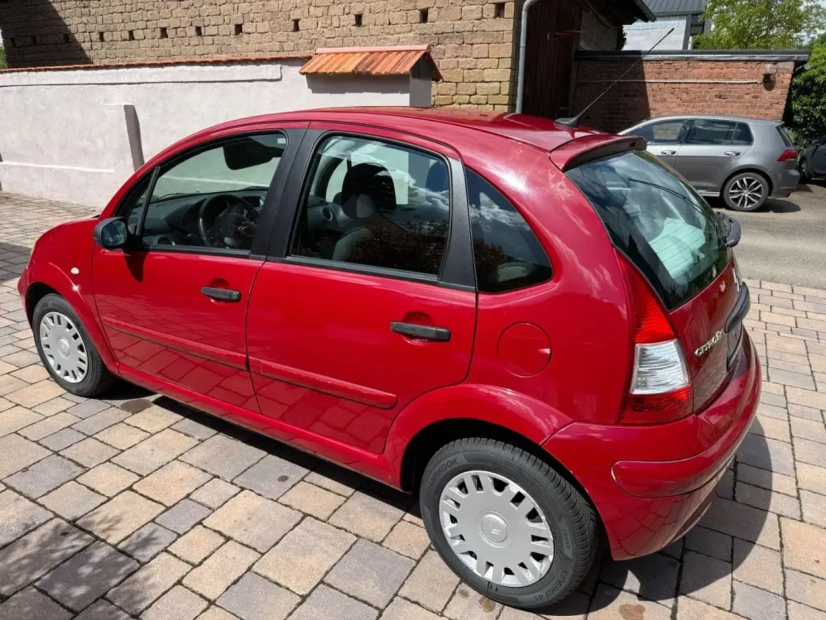 Usado Citroën C3 Style 73 CV (53 kW) 2007 Rojo Utilitario