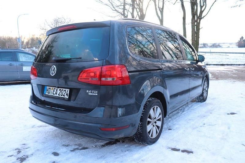 Grau Gebraucht 2011 VW Sharan Van / Kleinbus | 12.000 € (Etwas zu teuer) - Bild 1/4