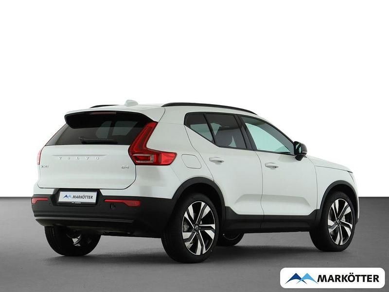 Neu Volvo XC40 Plus 197 PS (144 kW) 2026 Weiss SUV